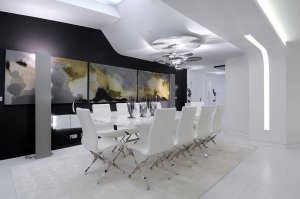 natural-black-and-white-dining-room